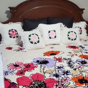 HANDMADE CROCHETED PILLOWS 5 VINTAGE THROW ACCENT ROSES WHITE PINK GREEN GRANNY